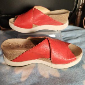 P092. Fly London Red Leather Platform Slides |37